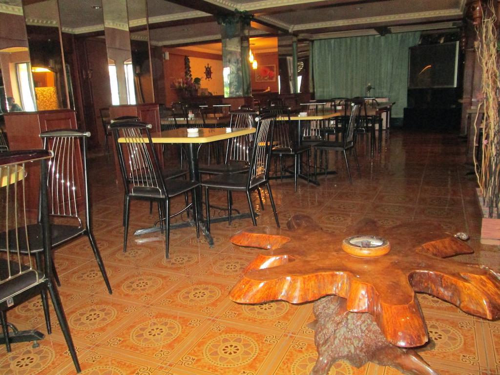 Hotel Istana Makassar Bagian luar foto