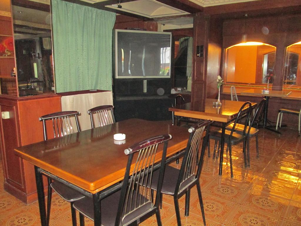 Hotel Istana Makassar Bagian luar foto