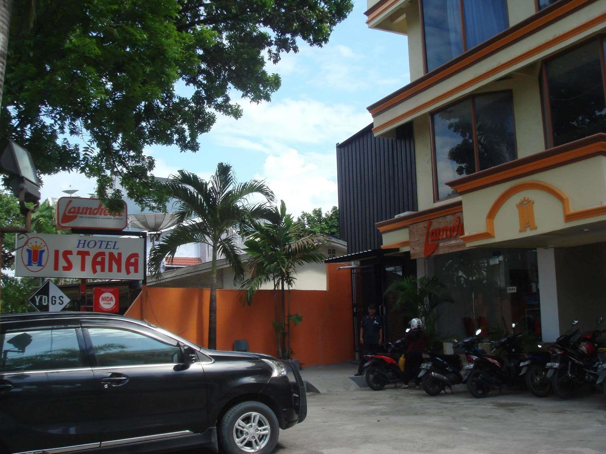 Hotel Istana Makassar Bagian luar foto